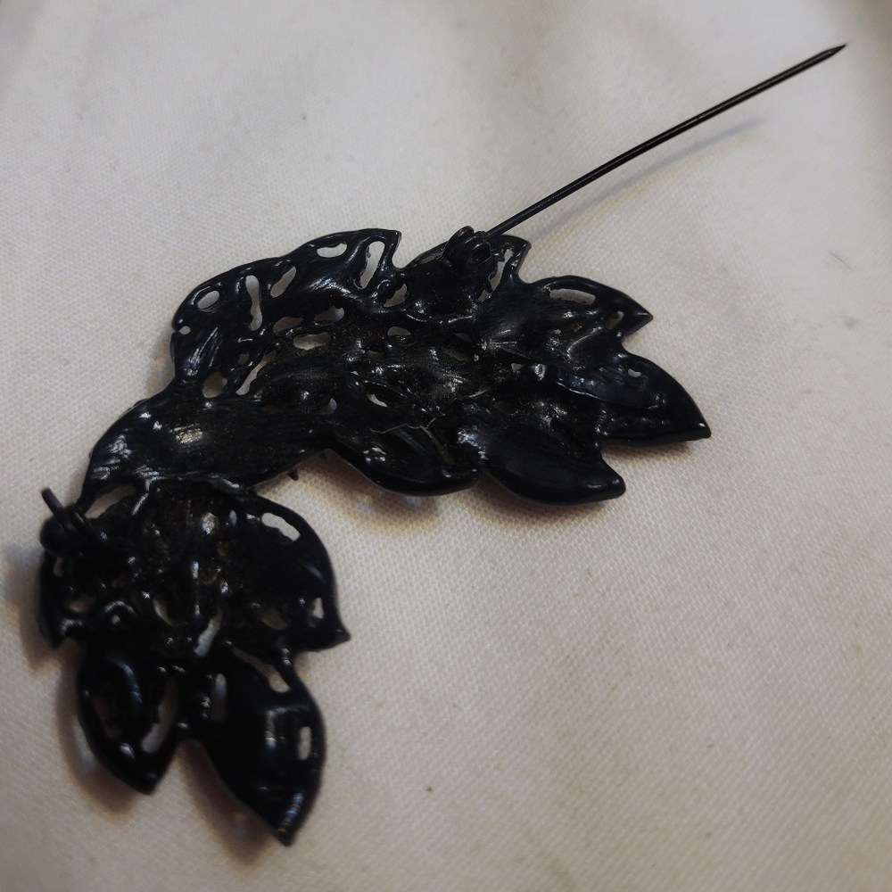 Vintage Black Metal Brooch - Picture 4 of 7